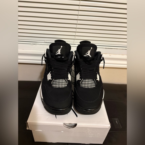 Jordan 4 “White Thunders” - Picture 2 of 8